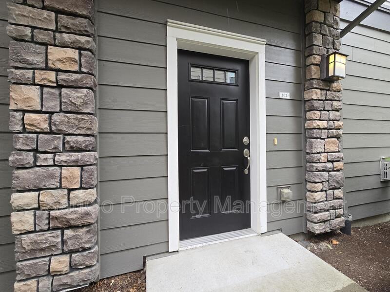 10651 Ne Red Wing Way - Photo 3 of 19