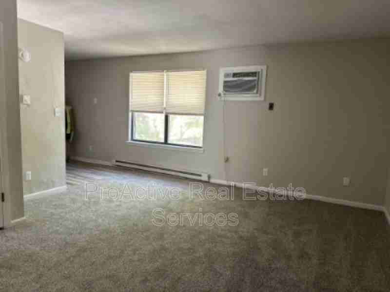 1436 Picadilly St - Photo 2 of 3