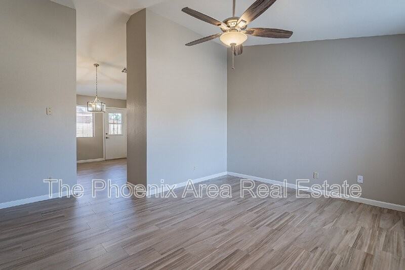 5714 N 68th Ave - Photo 7 of 23
