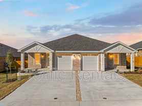 5003 Rose Garden Loop - Photo 1 of 1
