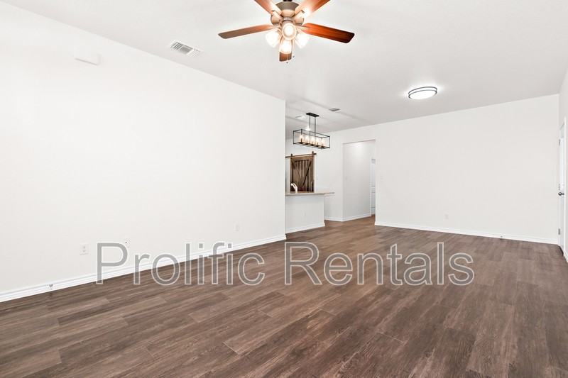 5003 Rose Garden Loop - Photo 4 of 27