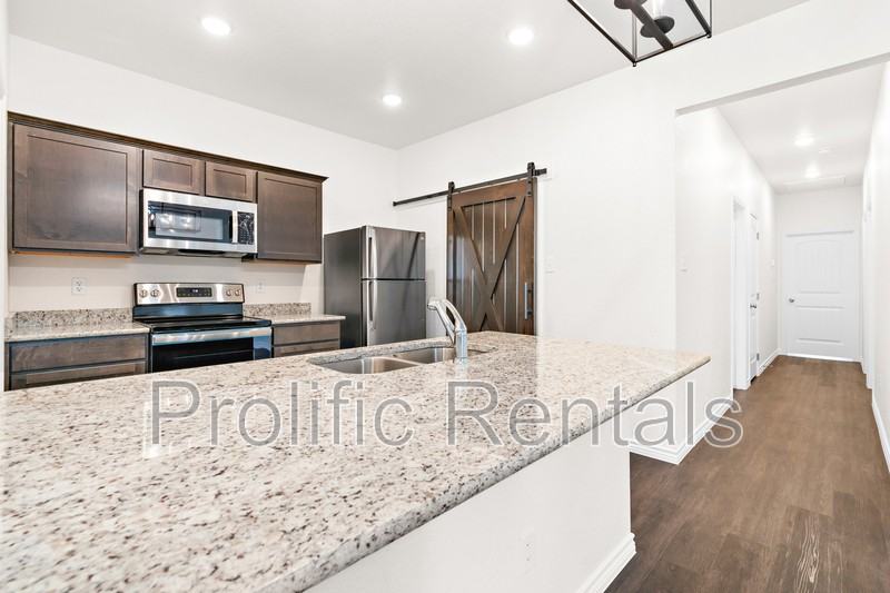 5003 Rose Garden Loop - Photo 7 of 27