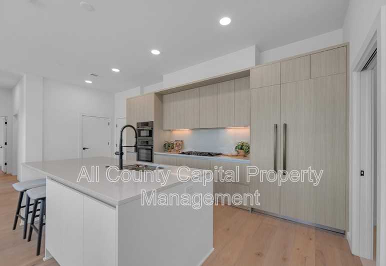 2209 S 1st St - Photo 4 of 21