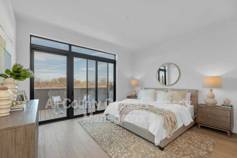 2209 S 1st St - Photo 5 of 21
