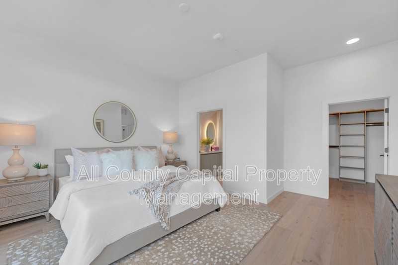 2209 S 1st St - Photo 6 of 21