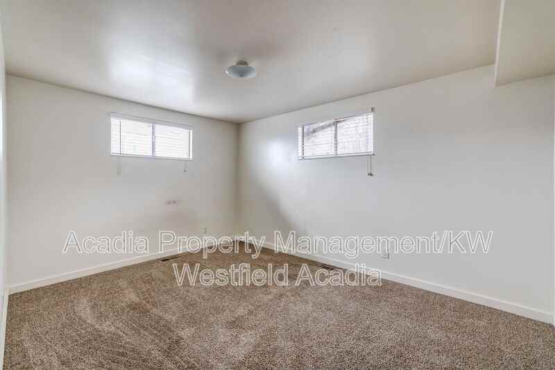 324 Southeast Street #324 - Photo 3 of 19