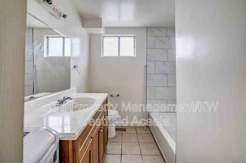 324 Southeast Street #324 - Photo 4 of 19
