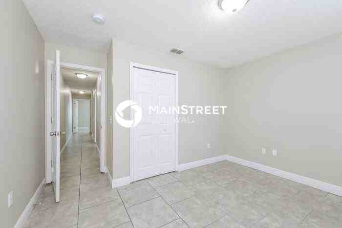 217 Bedford Dr - Photo 5 of 16