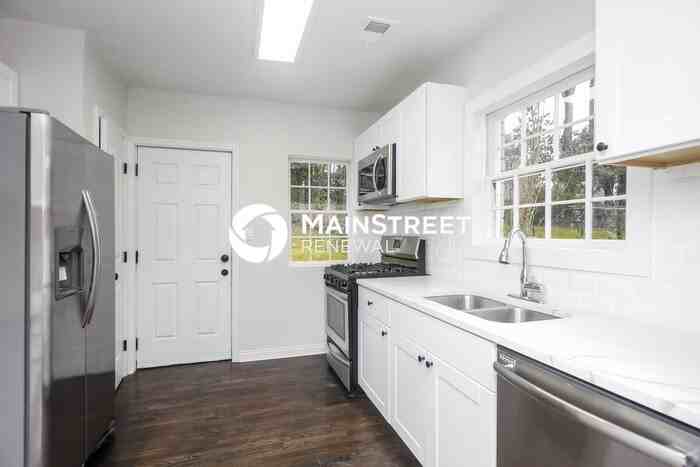 1847 S Gordon St Sw - Photo 6 of 17