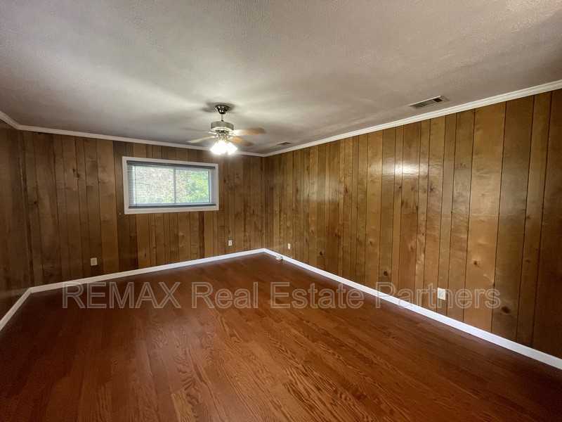 320 White Chapel Rd - Photo 4 of 31