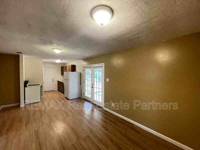 320 White Chapel Rd - Photo 5 of 31