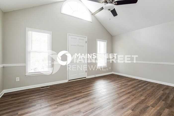 2909 Brittany Dr - Photo 4 of 15