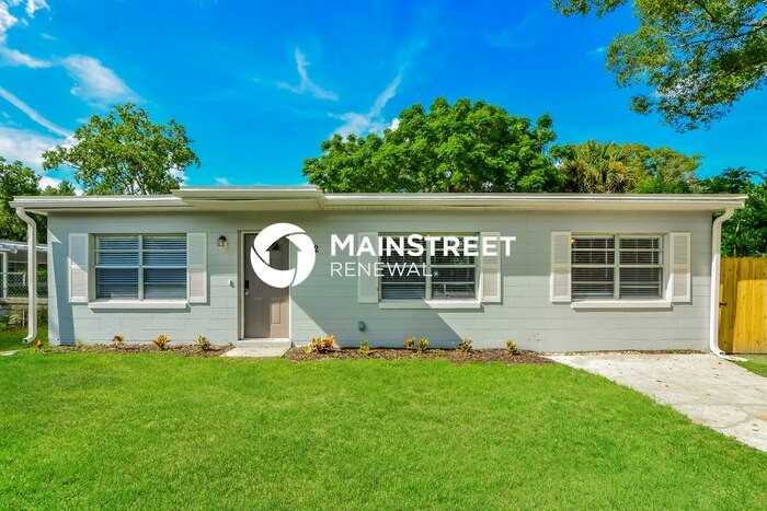112 Mayfair Cir