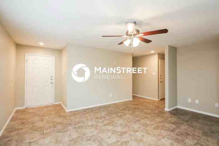 1413 Castle Ridge Rd - Photo 4 of 15