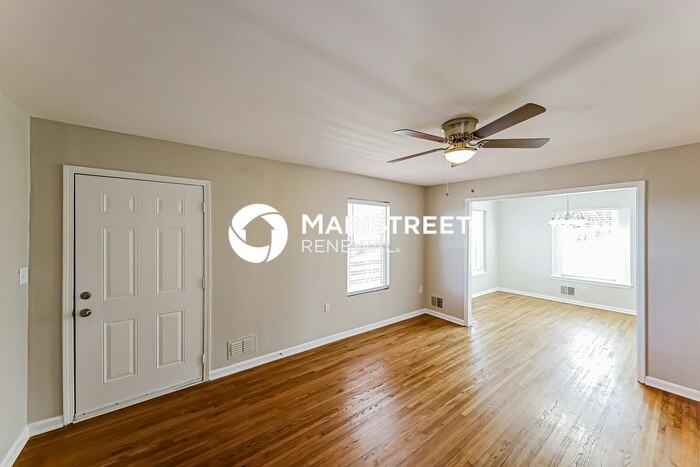 4744 Smithfield Dr N - Photo 5 of 17