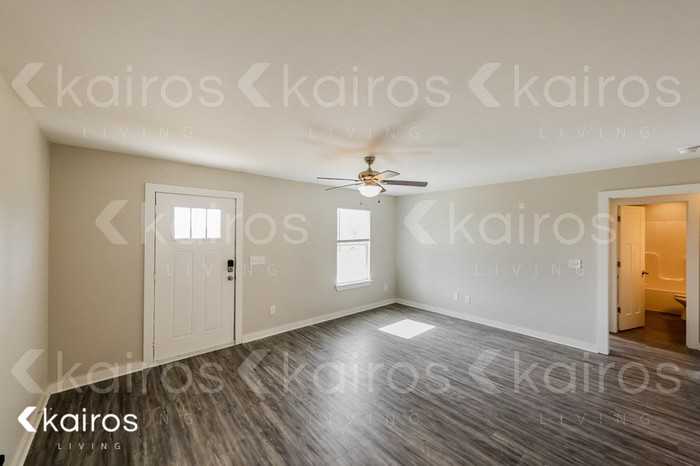 900 5th Way - Photo 2 of 15