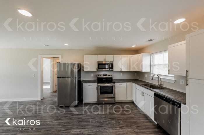 900 5th Way - Photo 5 of 15