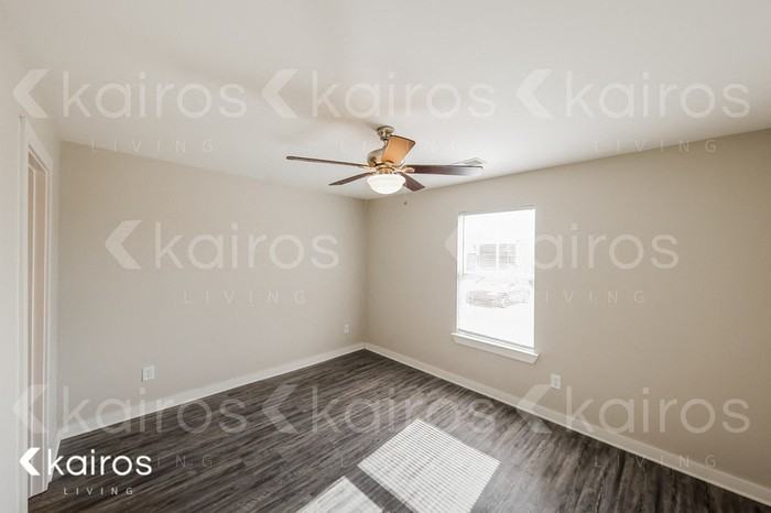 900 5th Way - Photo 7 of 15