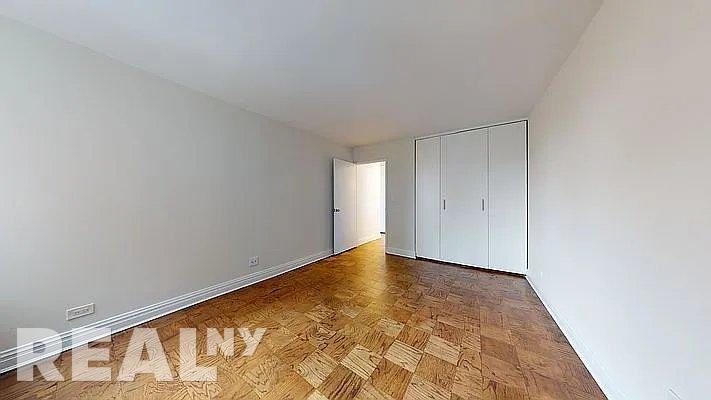 E 71st St #24U - Photo 2 of 11