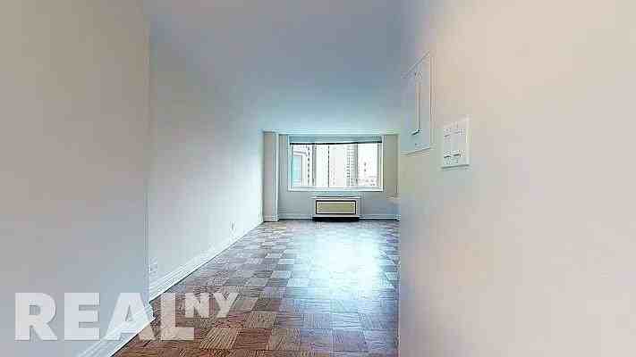 E 71st St #24U - Photo 3 of 11
