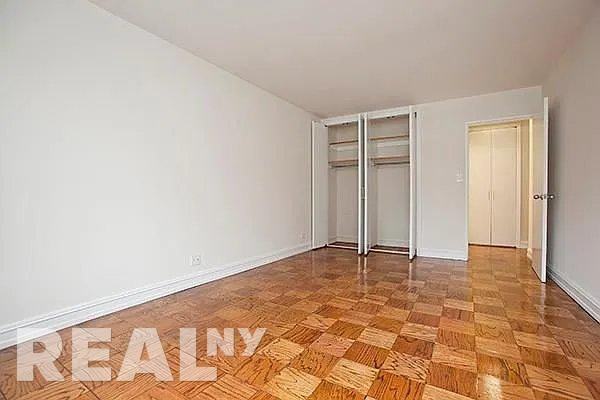 E 71st St #24U - Photo 5 of 11