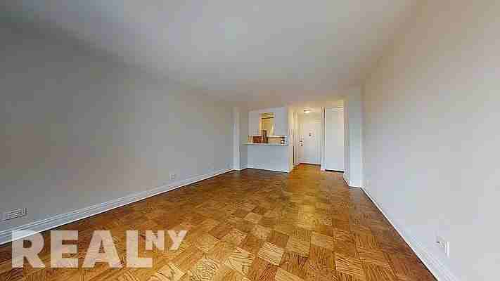 E 71st St #24U - Photo 6 of 11