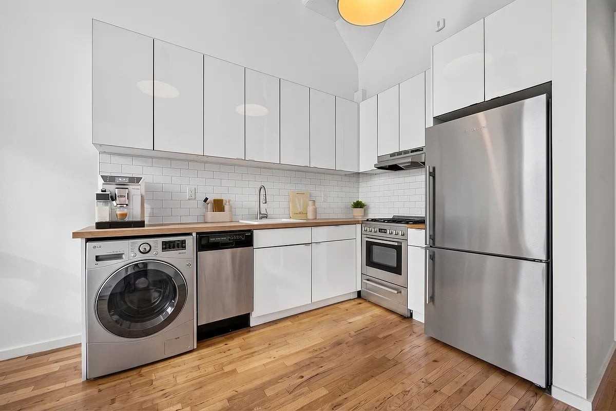59 Bogart St #223 - Photo 2 of 7