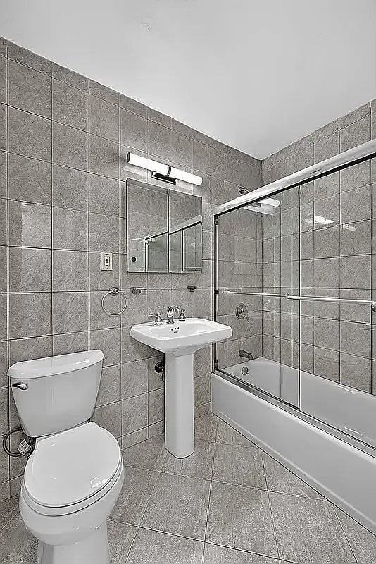 150 E 18th St #10O - Photo 3 of 8