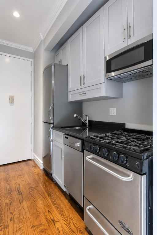 E 13th St #3H - Photo 7 of 7