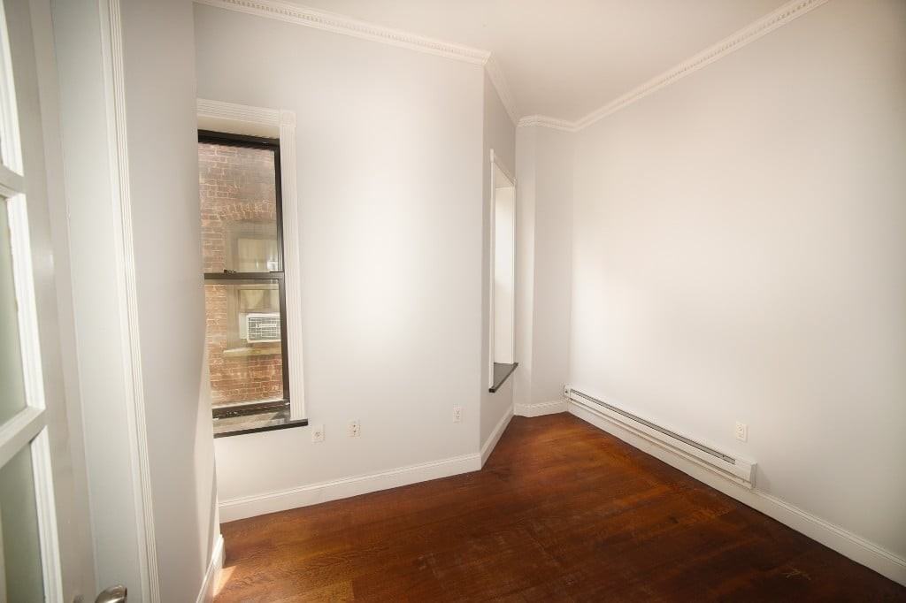 W 103rd St #5R - Photo 3 of 19