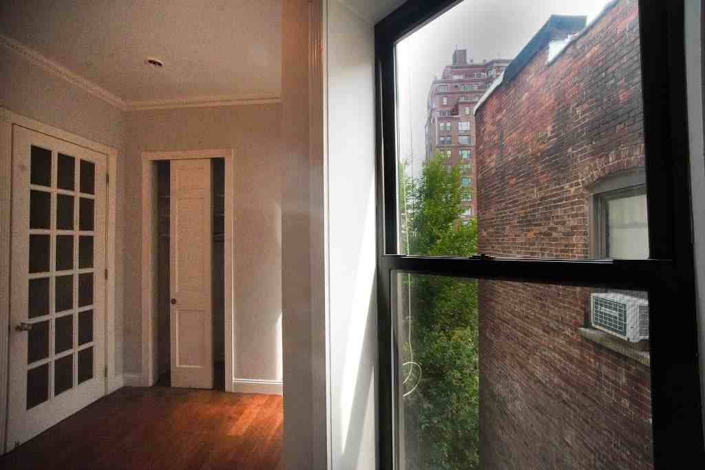 W 103rd St #5R - Photo 5 of 19