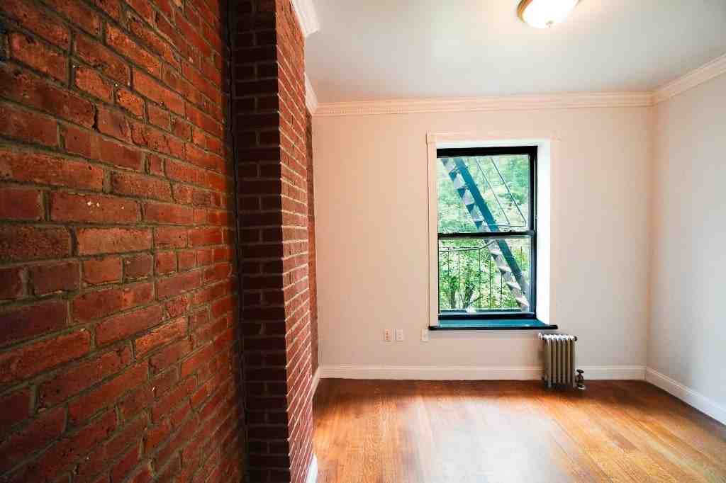 W 103rd St #5R - Photo 6 of 19