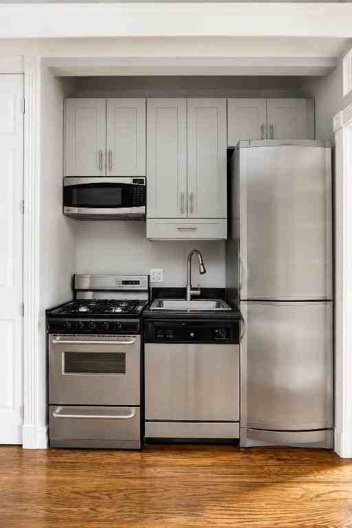 Hudson St #5 - Photo 3 of 6