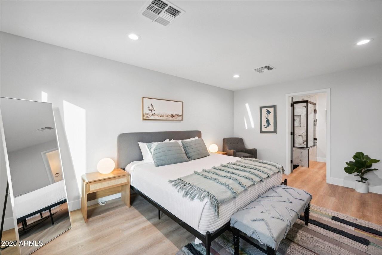 3802 E Piccadilly Rd - Photo 5 of 16