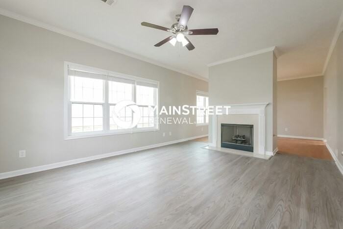 1305 Lafayette Sq - Photo 4 of 17