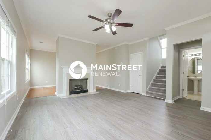 1305 Lafayette Sq - Photo 5 of 17