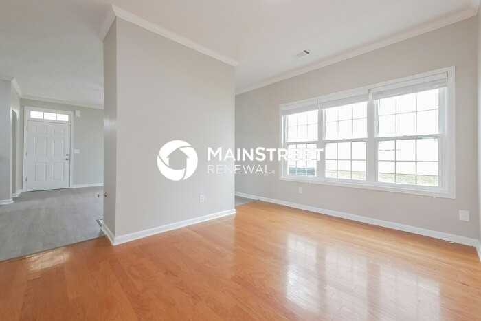 1305 Lafayette Sq - Photo 7 of 17
