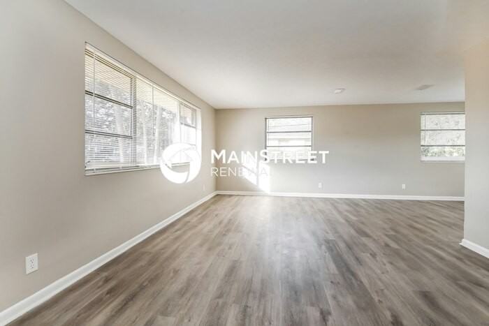 5563 Primrose Ln - Photo 4 of 17