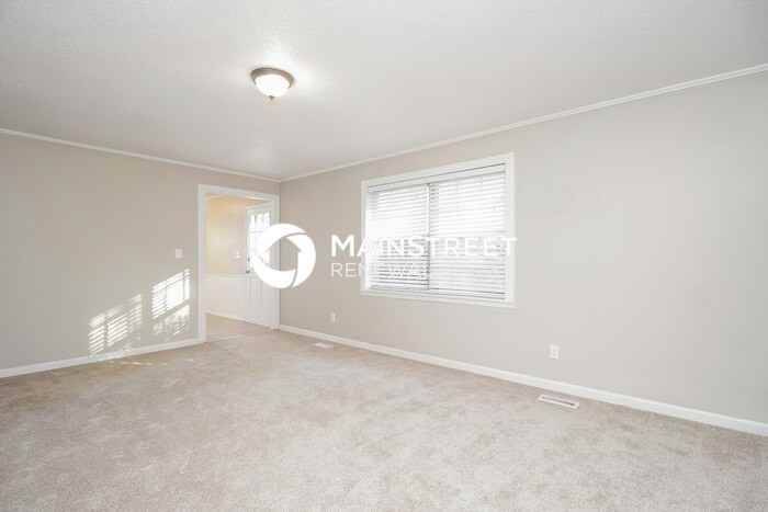 1377 Winola Ln - Photo 2 of 14