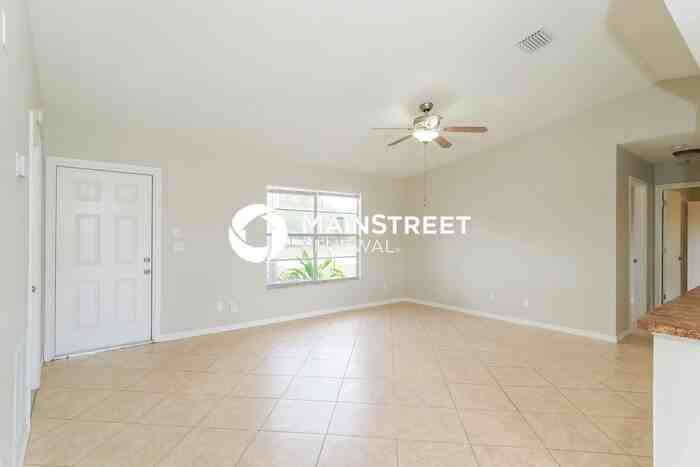 686 Sw Violet Ave - Photo 5 of 16