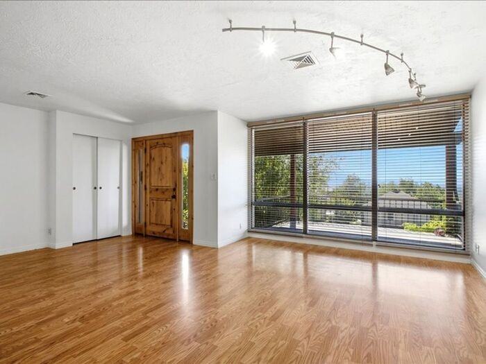 617 E 8th Ave - Photo 4 of 23