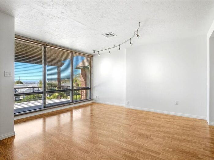 617 E 8th Ave - Photo 5 of 23