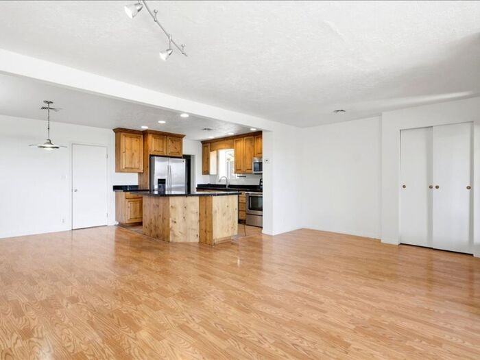 617 E 8th Ave - Photo 6 of 23