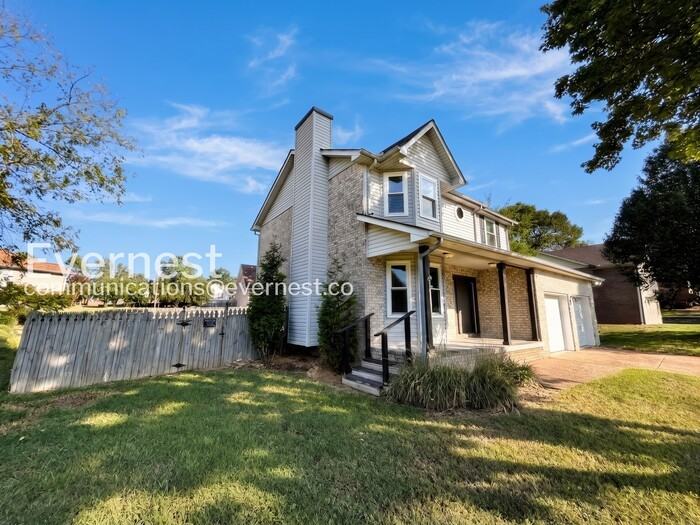608 Doral Pointe - Photo 2 of 33
