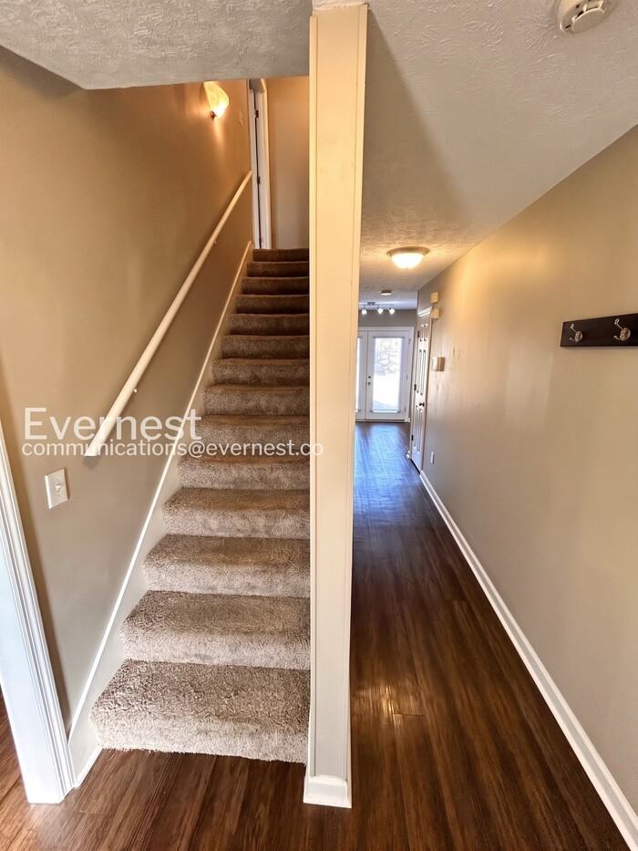 608 Doral Pointe - Photo 3 of 33