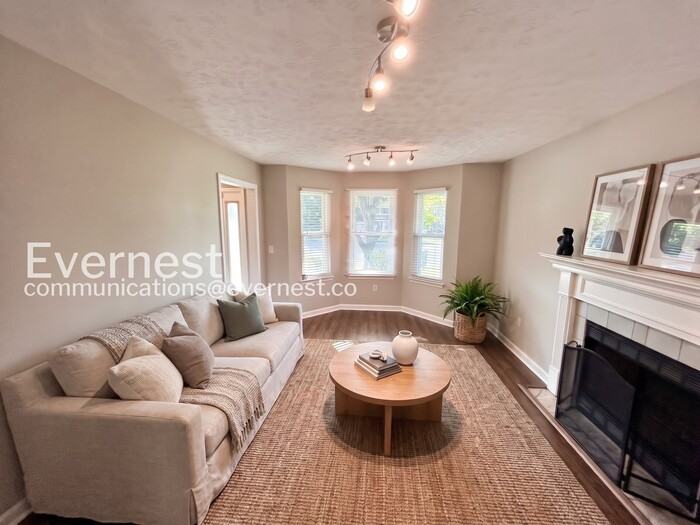 608 Doral Pointe - Photo 4 of 33
