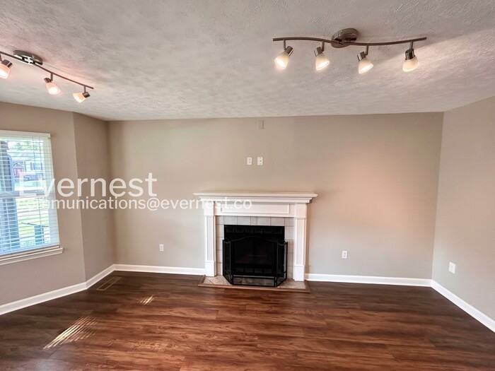 608 Doral Pointe - Photo 6 of 33