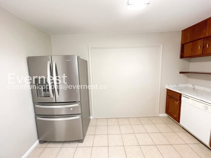 6106 Nashua Ave - Photo 5 of 33
