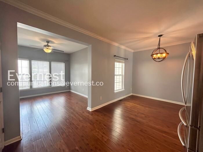 7703 Porter House Dr - Photo 5 of 33