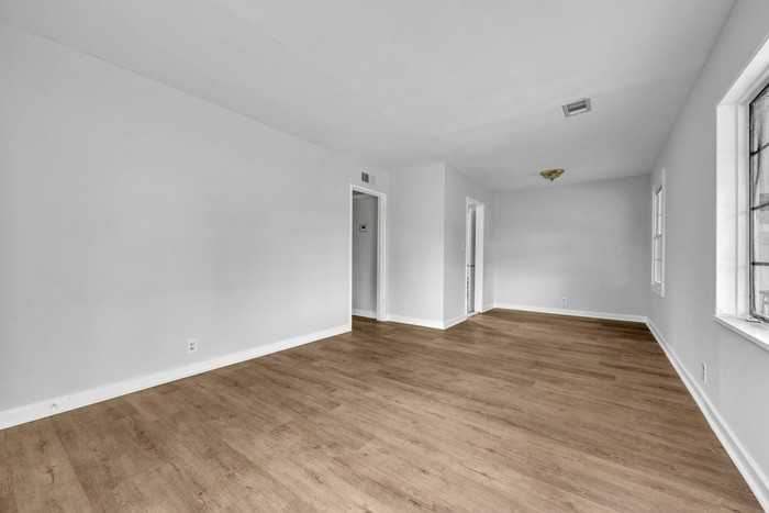 1737 Grant Ave Sw - Photo 3 of 18